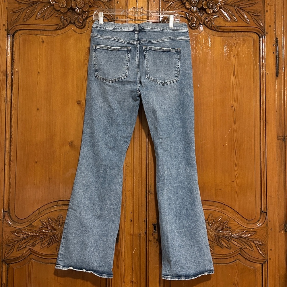 GAP Loose Fit Mid Rise Destructed Flare Light Blue Jeans. 10/30 - Picture 5 of 7
